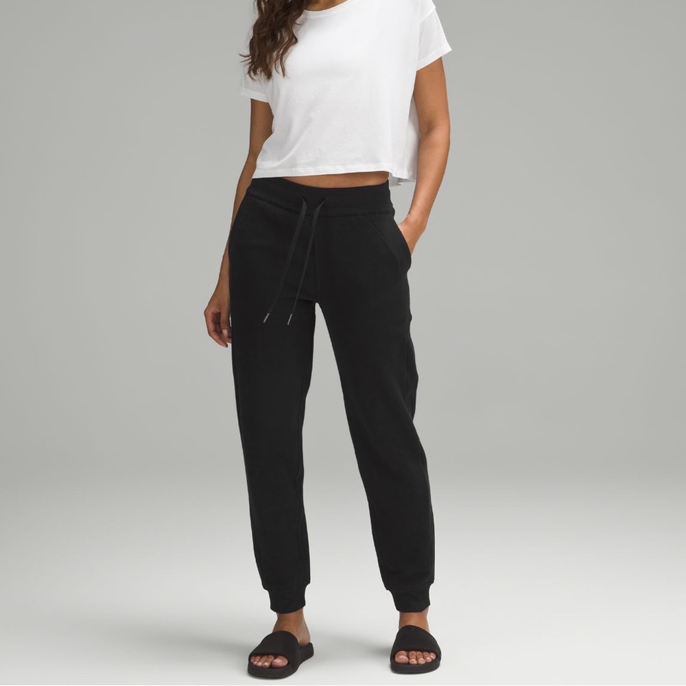 Lululemon Scuba High-Rise Jogger
Full Length (black, size 6)